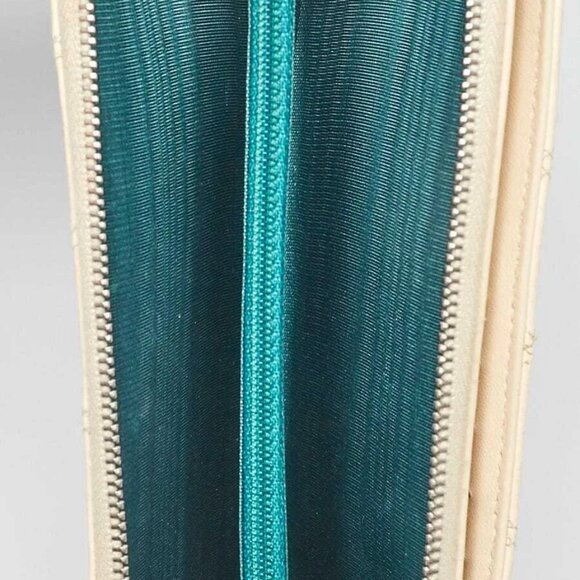 Chanel Dark White Quilted Leather (PNY- Paris New York) Zippy Wallet - Picture 6 of 9